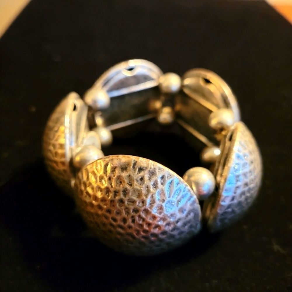 Silvertone Stretch Statement Bracelet NWOT